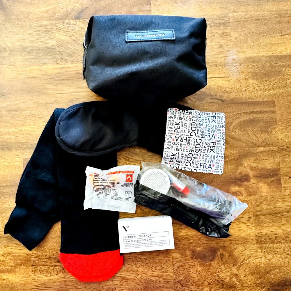 Want Les Essentiels Travel Kit 7" Black Bag Socks Toothbrush Toothpaste Mask